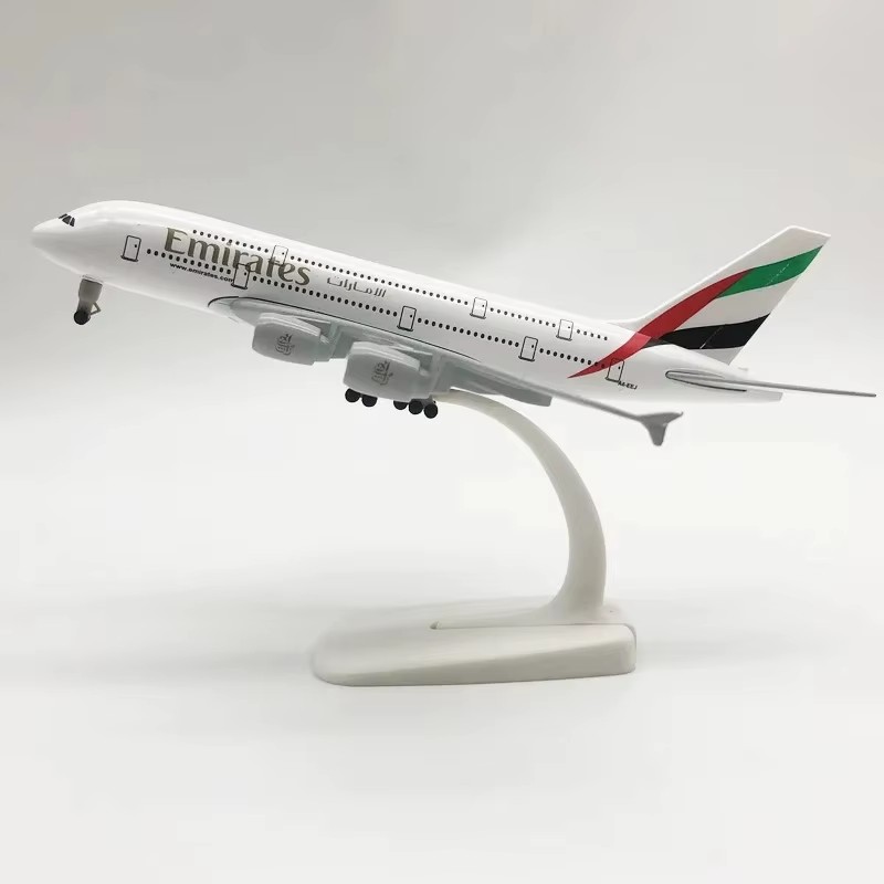 Model Airplane Plastic - Model pesawat Die-cast 20CM A380 Emirat